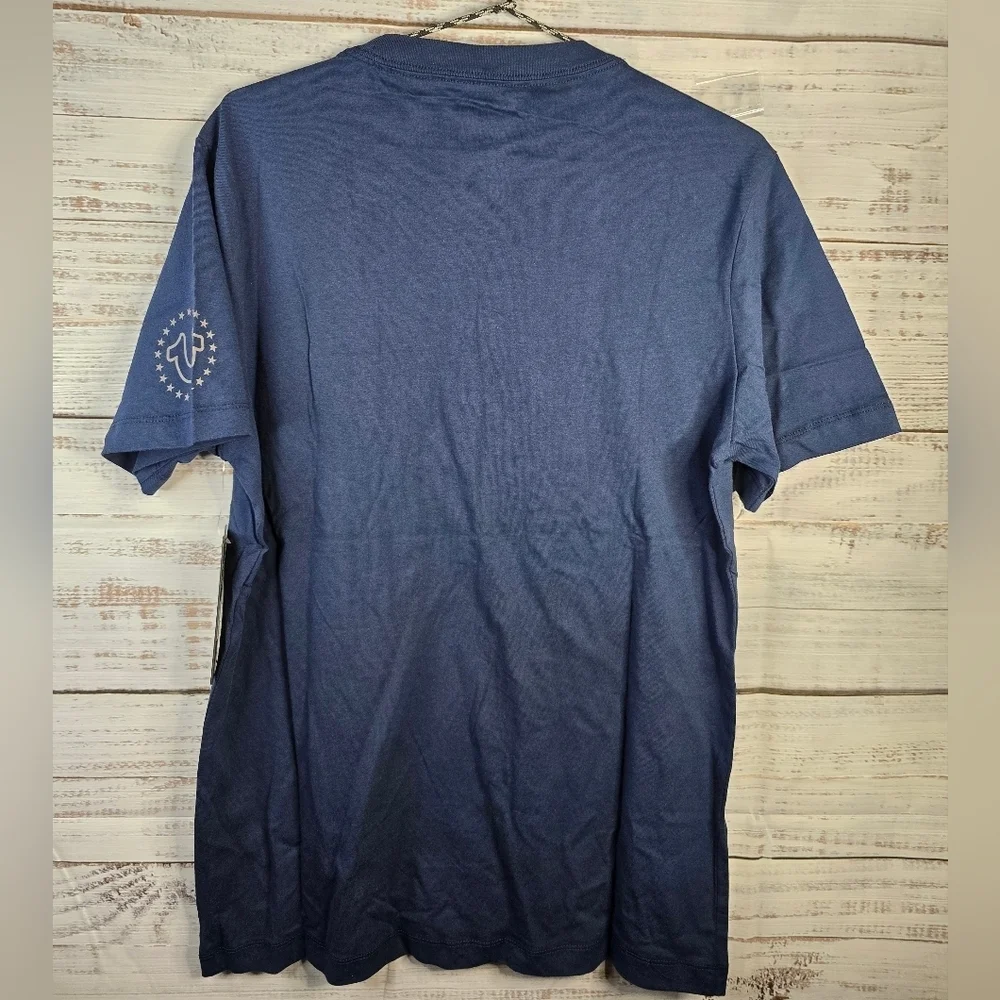 NWT True Religion Men's Blue Graphic Textured Short Sleeved Tee Size Medium‎
